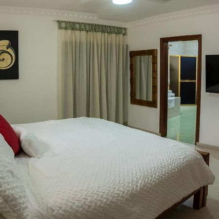 Hotel Juliana ナグア エクステリア 写真